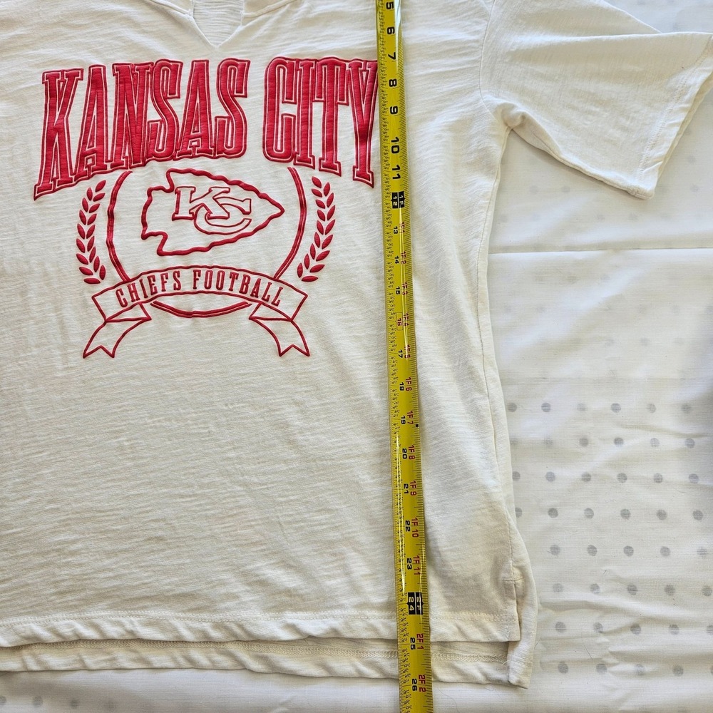 Women's Kansas City Chiefs White Enforcer Relaxed T-Shirt - Picture 2 of 5